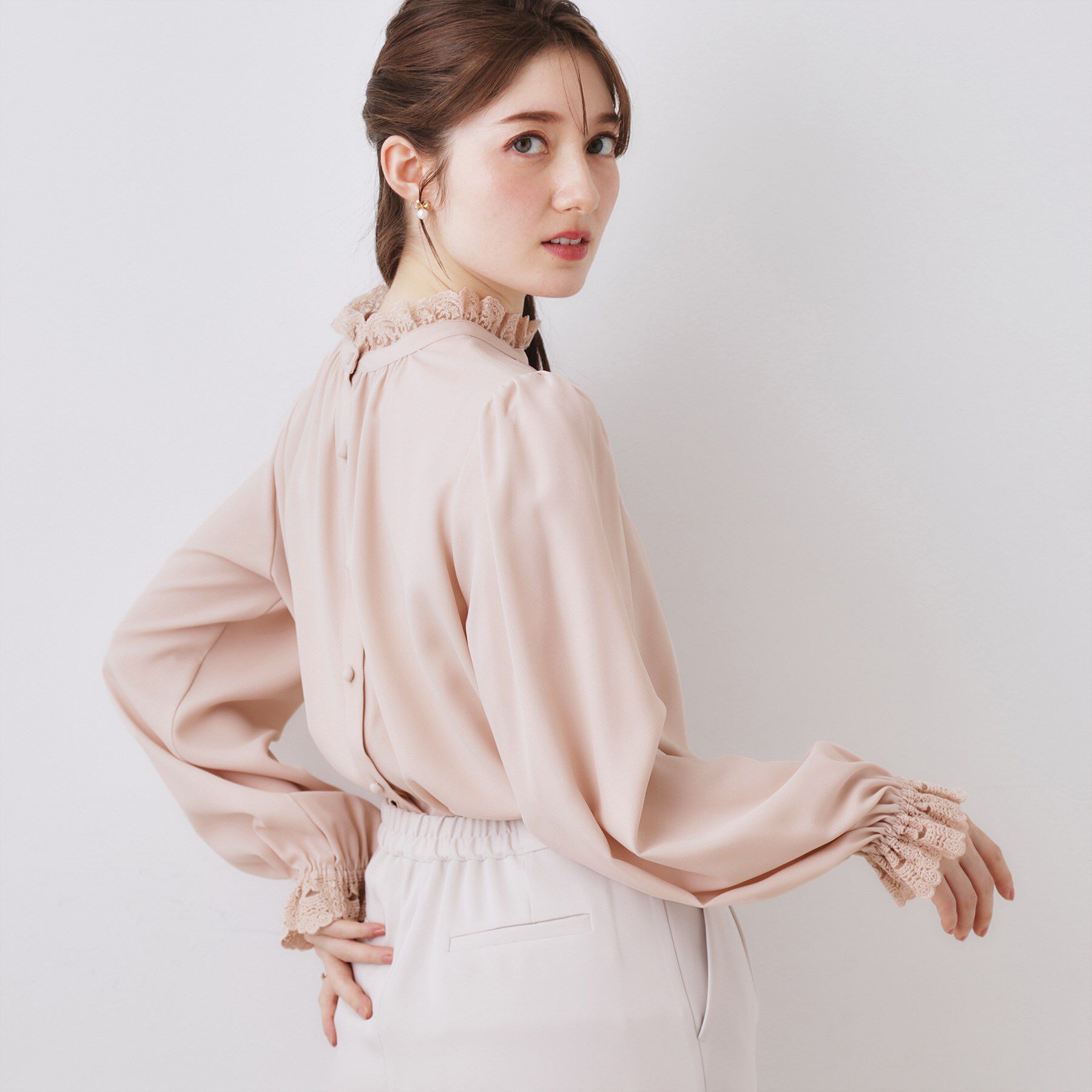 Couture broach「【2WAY・ハレの日・通勤】エンブロレースブラウス」|シャツ・ブラウス|