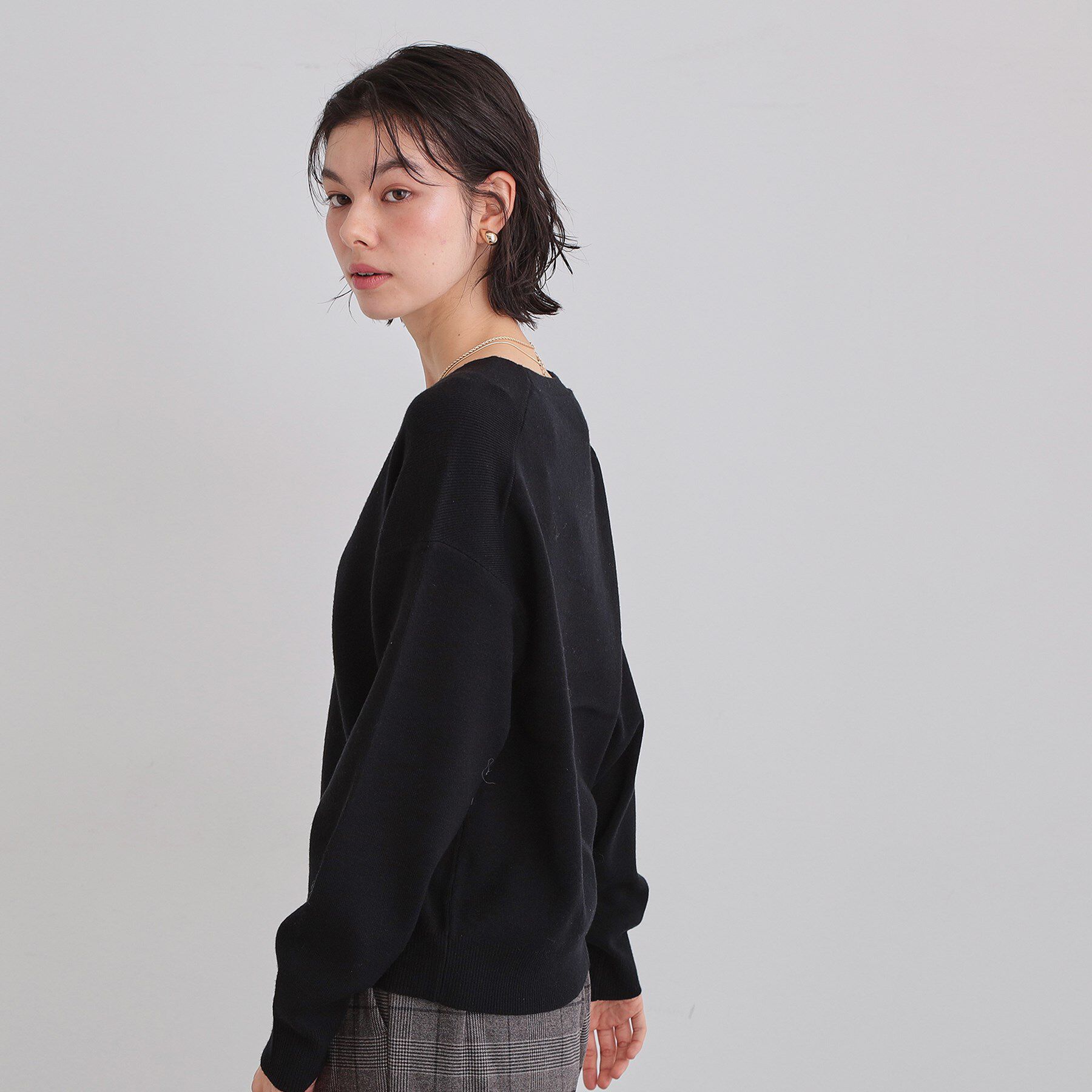 THE SHOP TK「【すっきりシルエットが叶う】大人のためのVネックニット/毛玉になりにくい/静電気防止/洗濯機OK」|ニット・セーター|