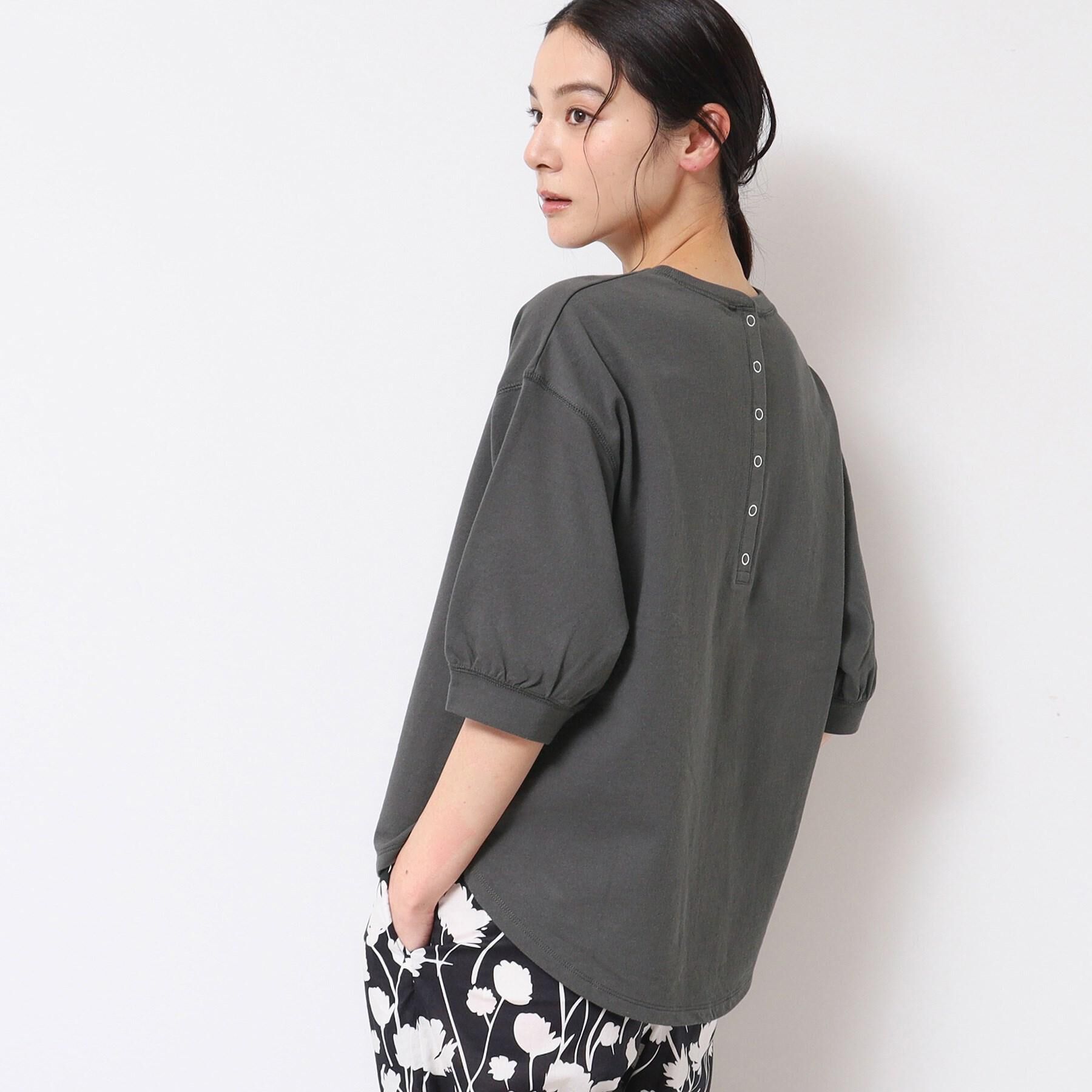 Dessin「【360度可愛い・洗える】バックヘンリーカットソー（5分袖/XS～L）」|Tシャツ・カットソー|チャコールグレー(0