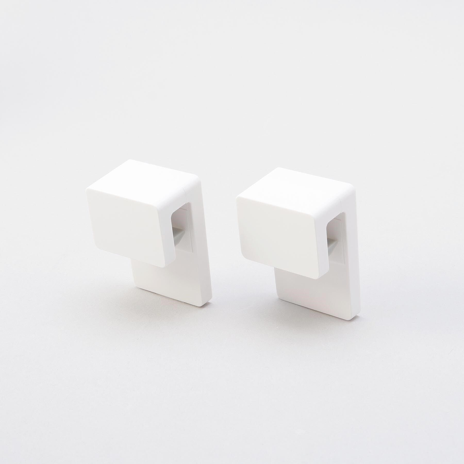 212 KITCHEN STORE「フィルムフック差し込み式歯ブラシ＆チューブホルダー W4 2個組 WH 山崎実業 ＜tower タワ」|食器・キッチングッズ|