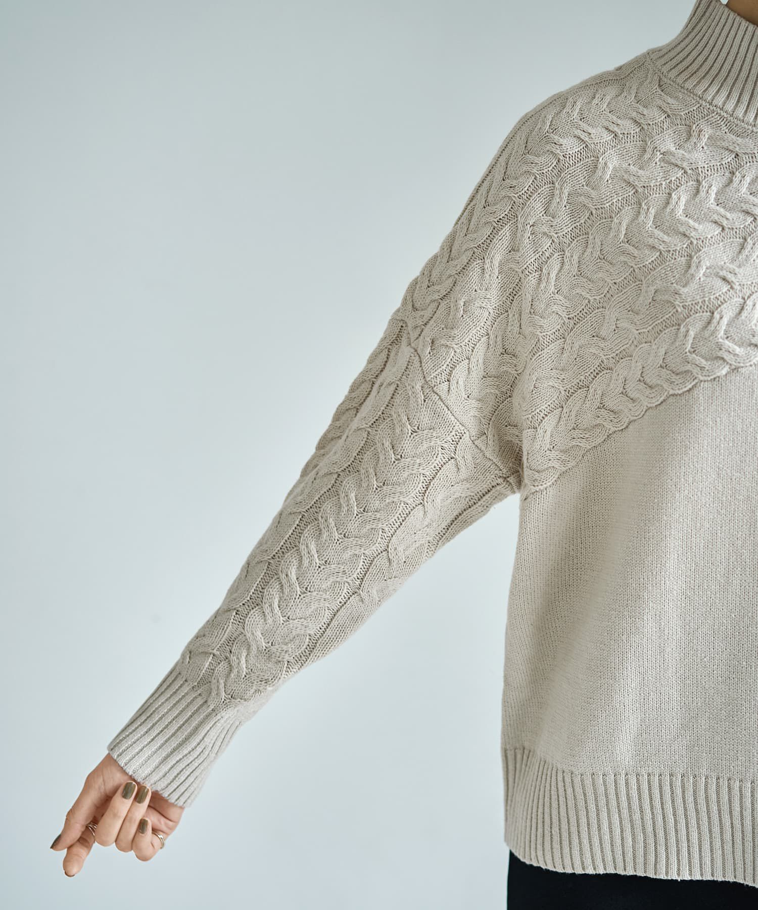  「ケーブル編み切替スタンドネックニット」|ニット・セーター|