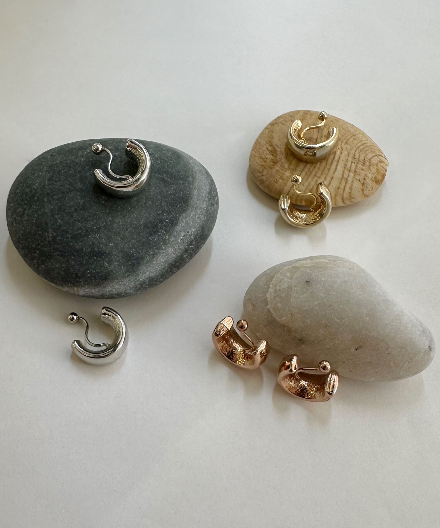 Phoebe「【痛くないシリーズ/金属アレルギー対応】モードミニマルフープライトフィットイヤリング　ローズゴールド」|イヤリング|