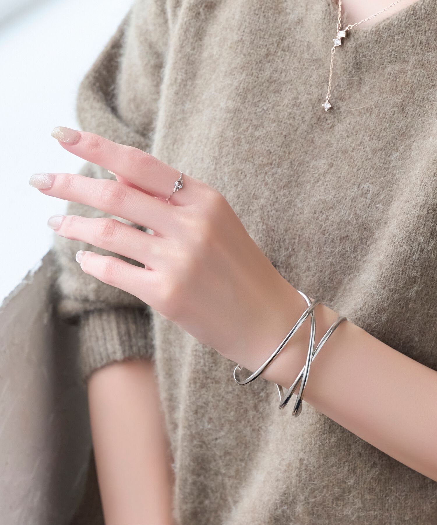 Phoebe「ニュアンスラインワイドカフバングル シルバー」|ブレスレット・バングル|