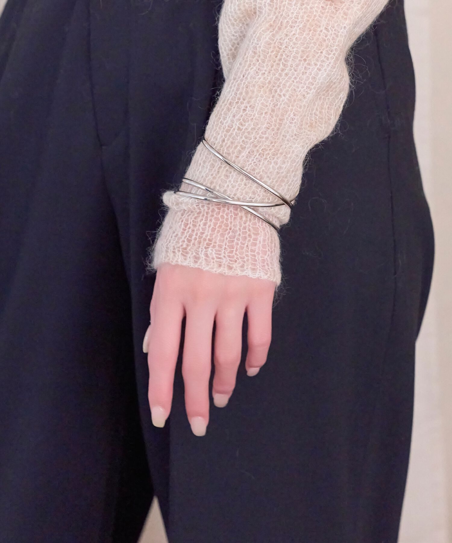 Phoebe「ニュアンスラインワイドカフバングル シルバー」|ブレスレット・バングル|