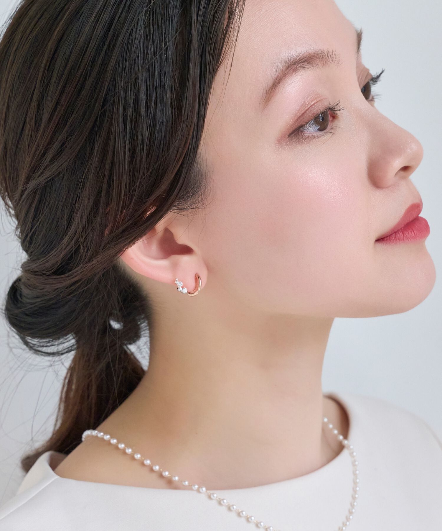 Phoebe「【痛くないシリーズ】ミルキーウェイビジューフロートライトフィットイヤリング　シャンパンゴールド」|イヤリング|