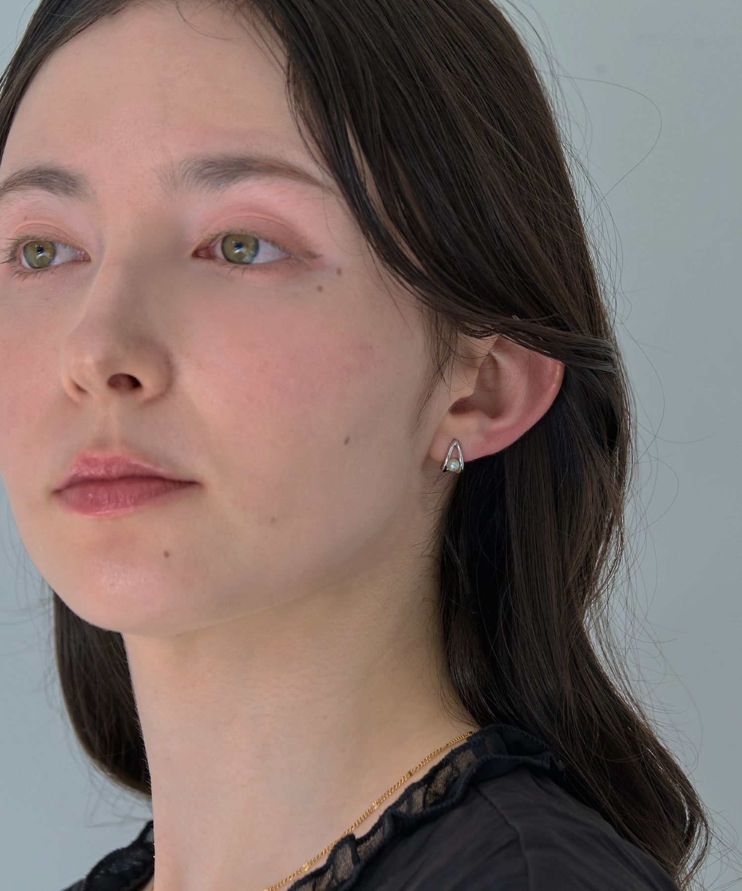 Phoebe「【痛くないシリーズ/金属アレルギー対応】ドロップパールライトフィットイヤリング　シルバー」|イヤリング|