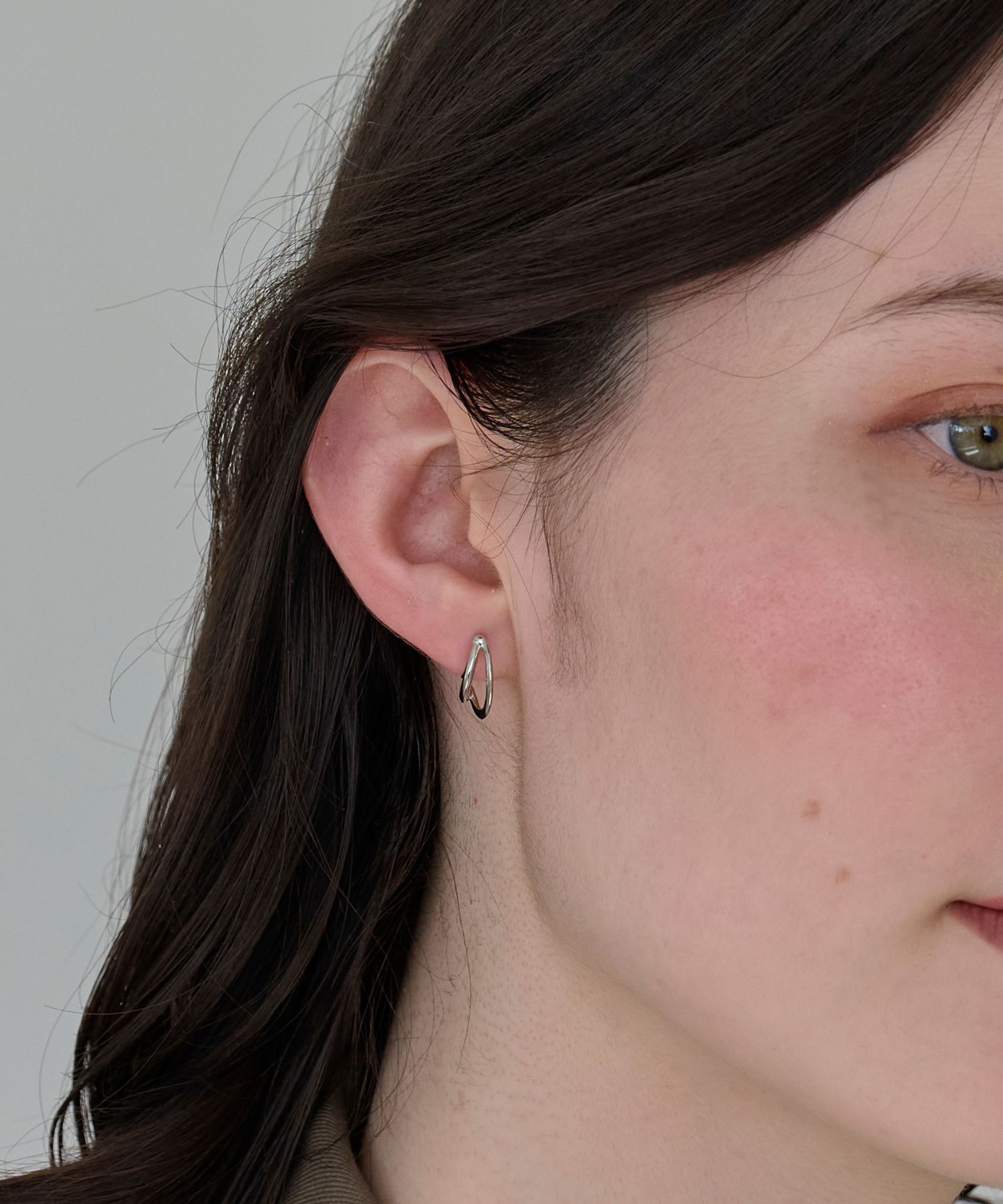 Phoebe「【痛くないシリーズ/アレルギー対応】ベーシックダブルフープライトフィットイヤリング　シルバー」|イヤリング|シルバー