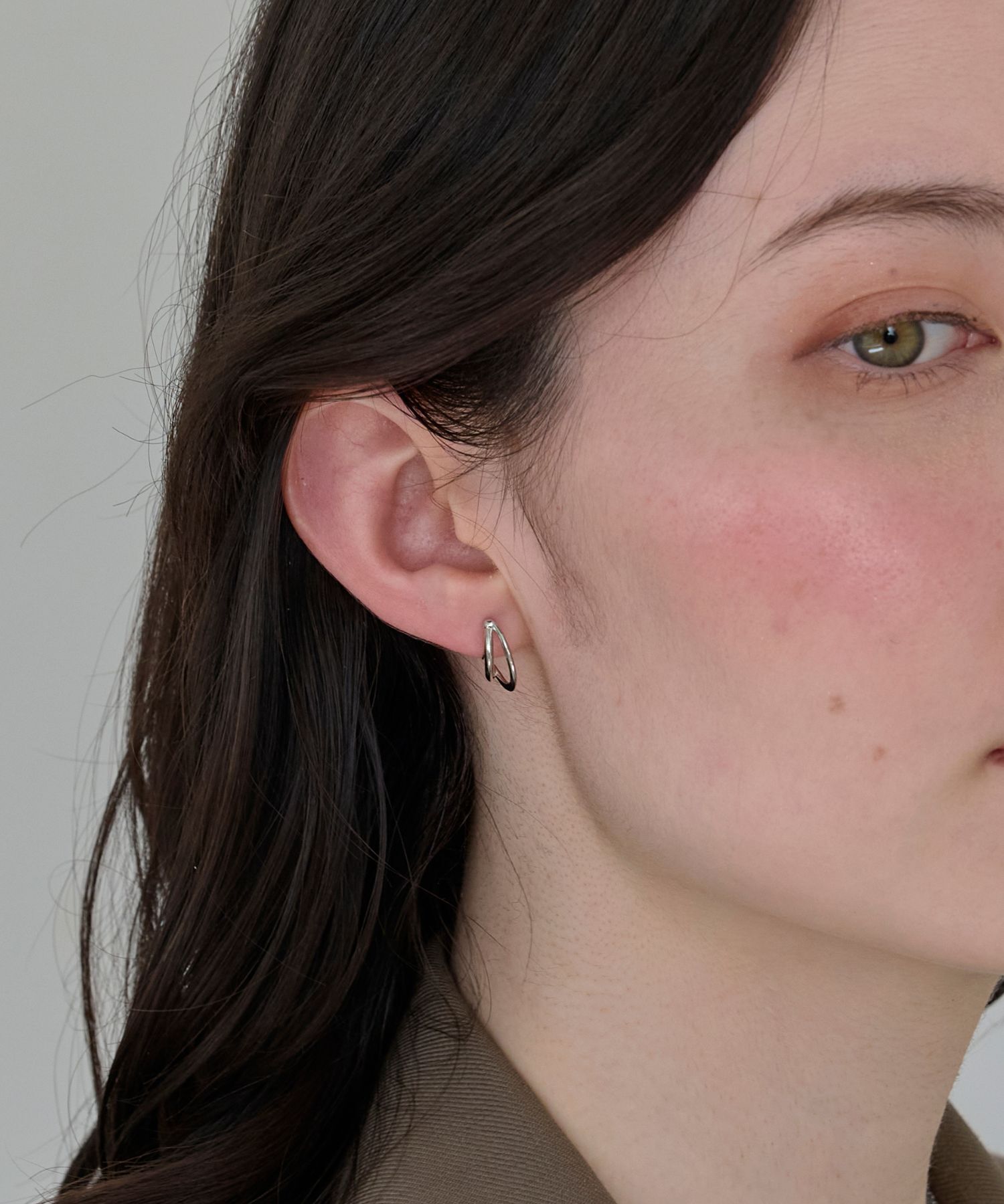 Phoebe「【痛くないシリーズ/アレルギー対応】ベーシックダブルフープライトフィットイヤリング　シルバー」|イヤリング|