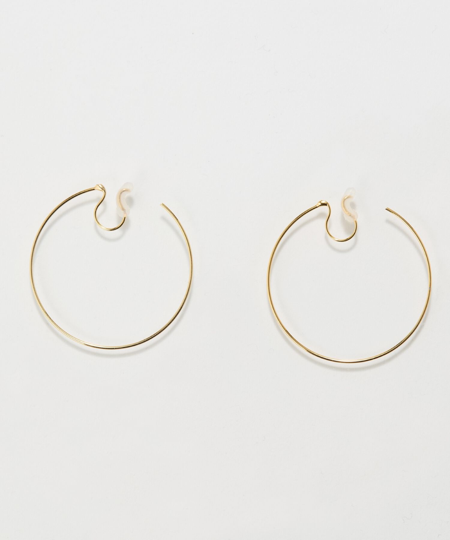 Phoebe「【痛くないシリーズ】ファセットスリムフープライトフィットイヤリング　ゴールド」|イヤリング|