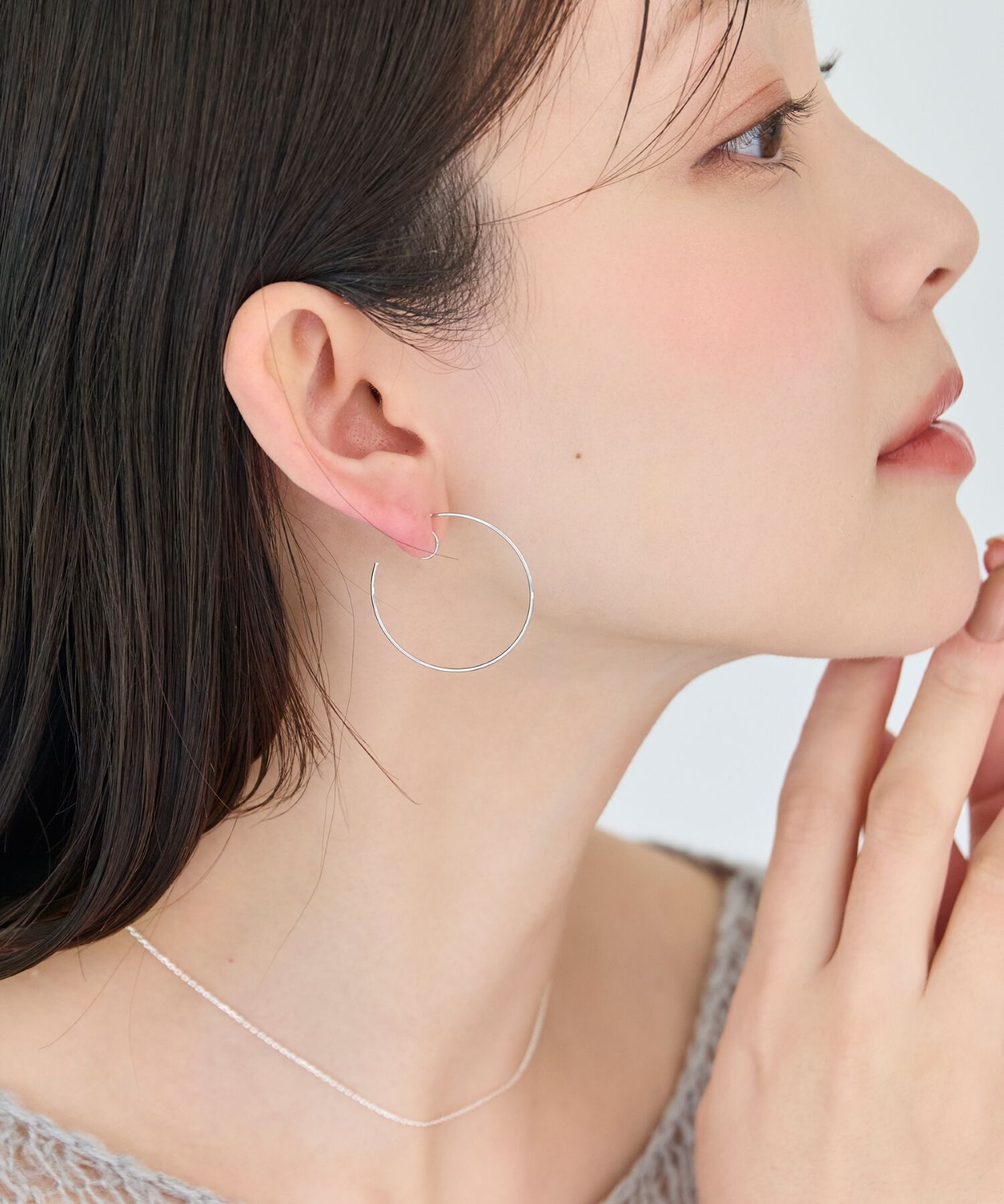 Phoebe「【痛くないシリーズ】ファセットスリムフープライトフィットイヤリング 　シルバー」|イヤリング|