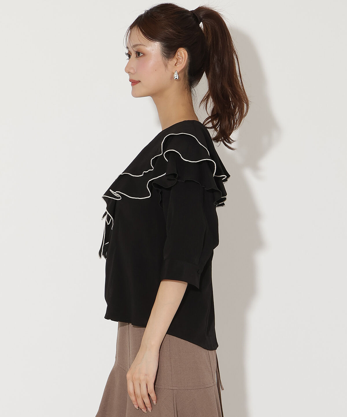 アンドクチュール「ラッフルハーフスリーブブラウス」|シャツ・ブラウス|