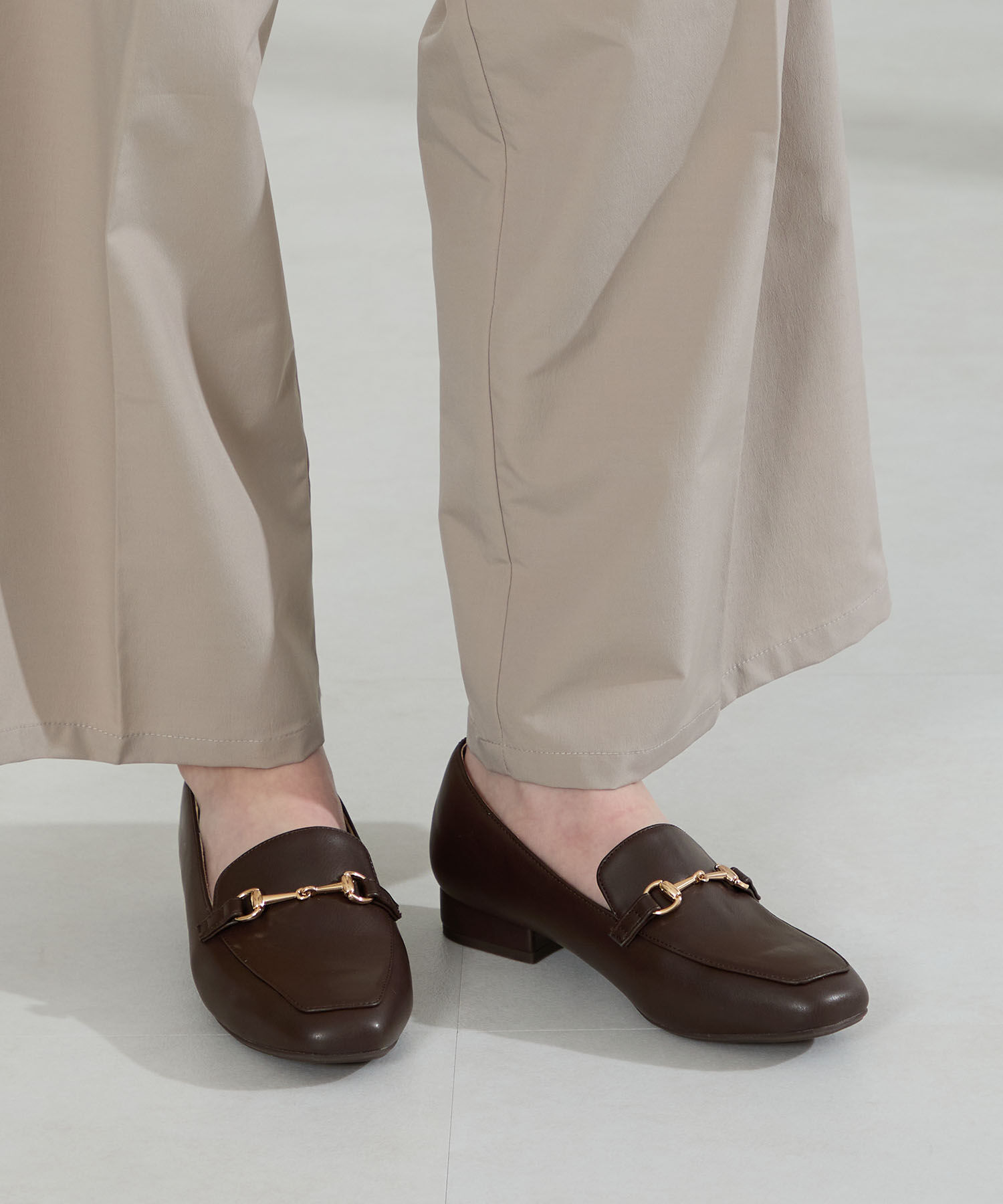 ORiental TRaffic「【跳べるパンプス/シリーズ累計１５０万足突破】スクエアトゥ ビット モチーフ  ローファー /R-3210」|パンプス|