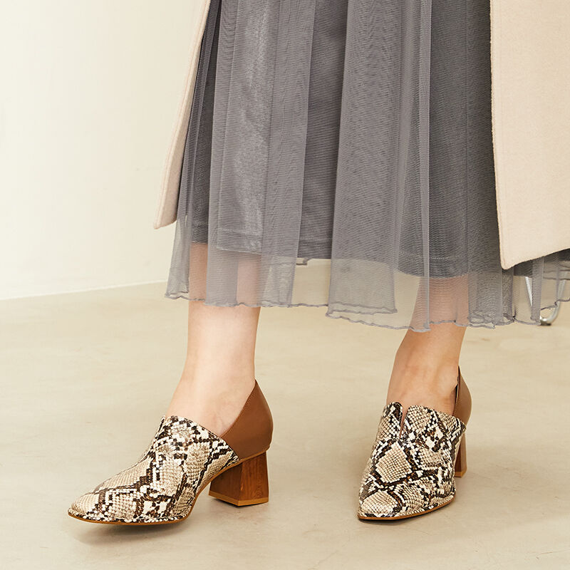 ORiental TRaffic「【トレンド】ウッドヒール甲深パンプス/31311 パンプス 人気 カジュアル ヒール5.5cm シンプル」|パンプス|BLACK/BEIGE