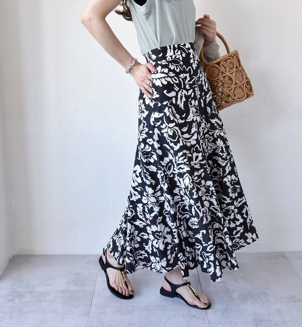 quaranciel「quaranciel:〈洗濯機可能〉リーフプリント セミフレア ロング スカート」|スカート|ブラック