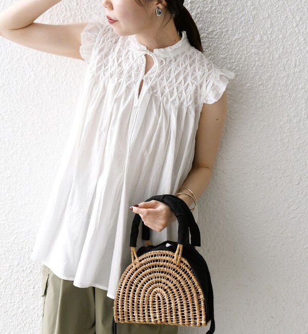 SHIPS any「SHIPS any:〈洗濯機可能〉ハンドスモッキング コットン フリル スタンドカラー ブラウス」|シャツ・ブラウス|