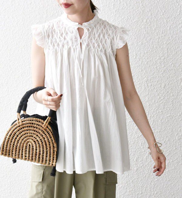 SHIPS any「SHIPS any:〈洗濯機可能〉ハンドスモッキング コットン フリル スタンドカラー ブラウス」|シャツ・ブラウス|