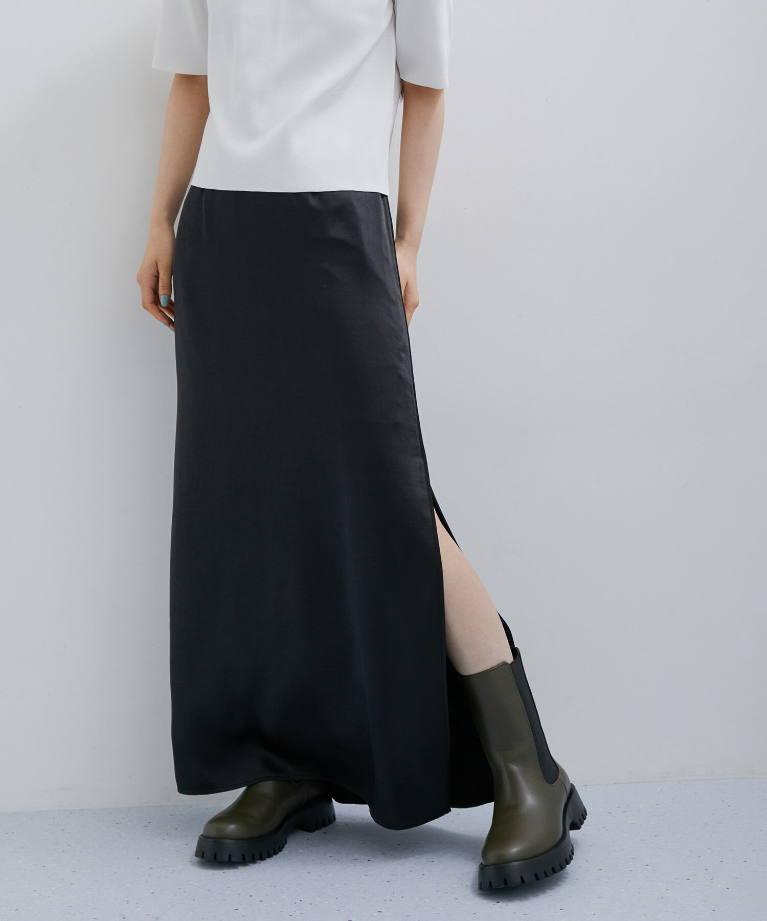 ADAM ET ROPE'「スリットサテンマーメイドスカート」|スカート|ブラック(01)