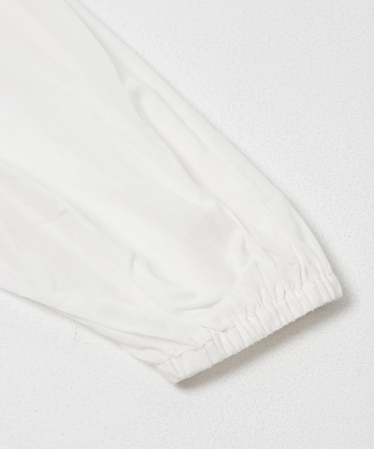 URBAN RESEARCH DOORS「『UR TECH』コットンギャザーVネックブラウス」|シャツ・ブラウス|