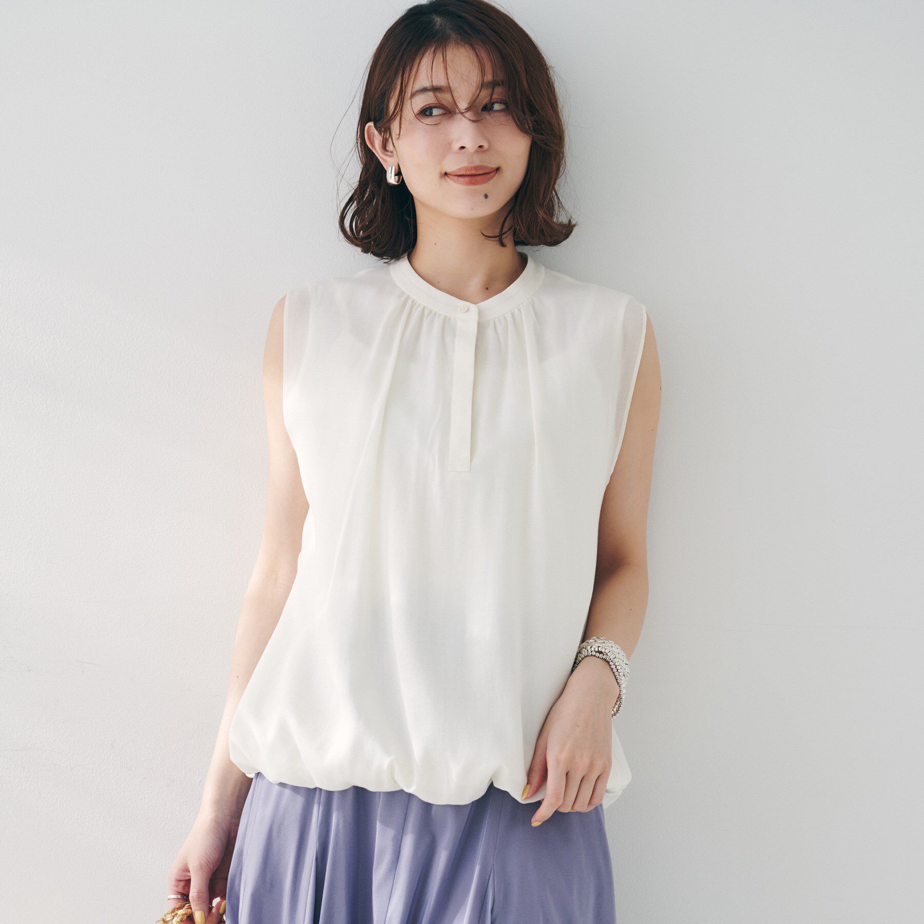 UNTITLED「【シアー/バンドカラー】バルーンヘムノースリーブブラウス」|シャツ・ブラウス|アイボリー(004)