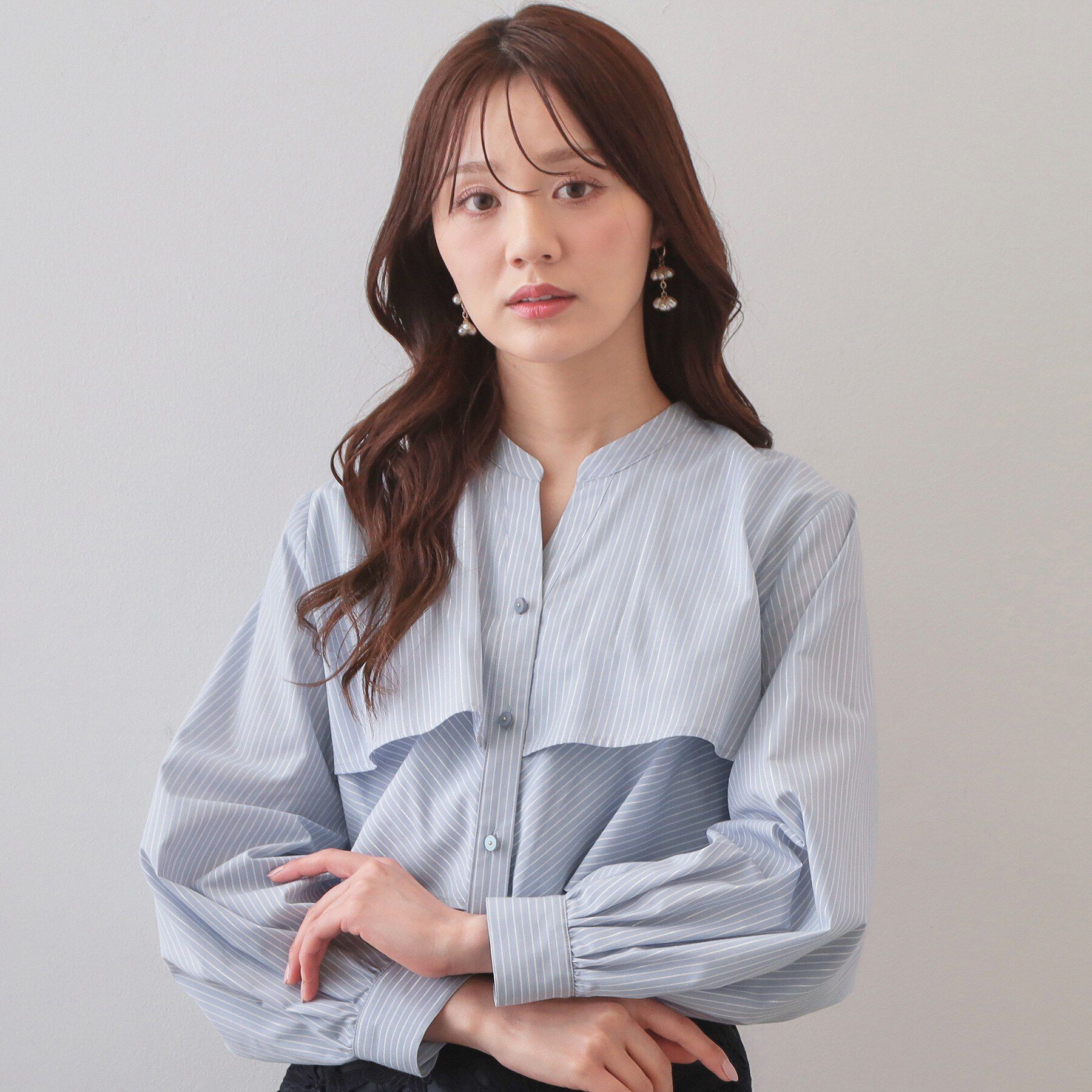 index「フリルキーネックシャツ【洗濯機OK/イージーアイロン/防シワ】《XS～LL/7col》」|シャツ・ブラウス|サックスブルー(39