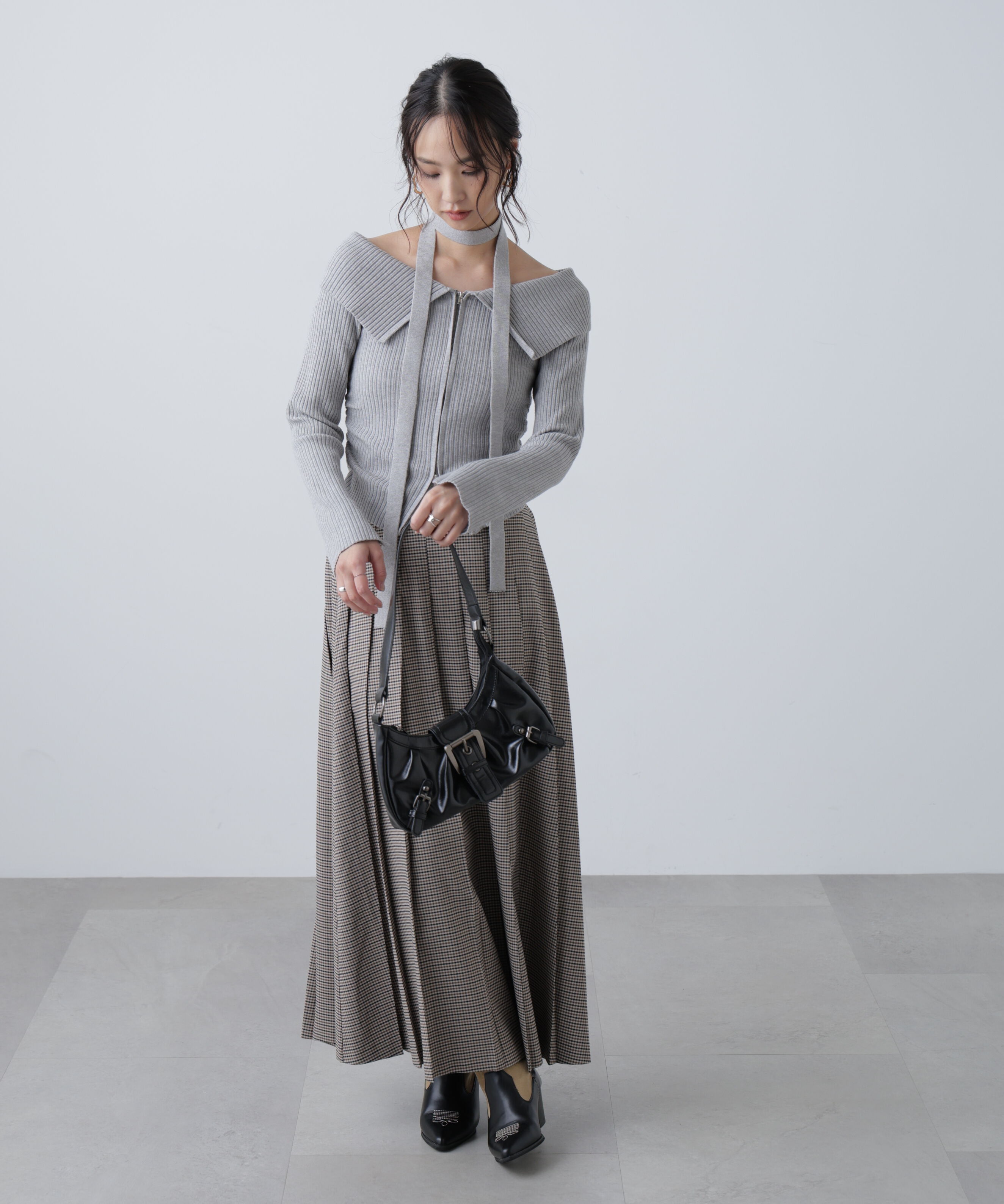  「フロントジップリブ衿オフショルニット」|ニット・セーター|