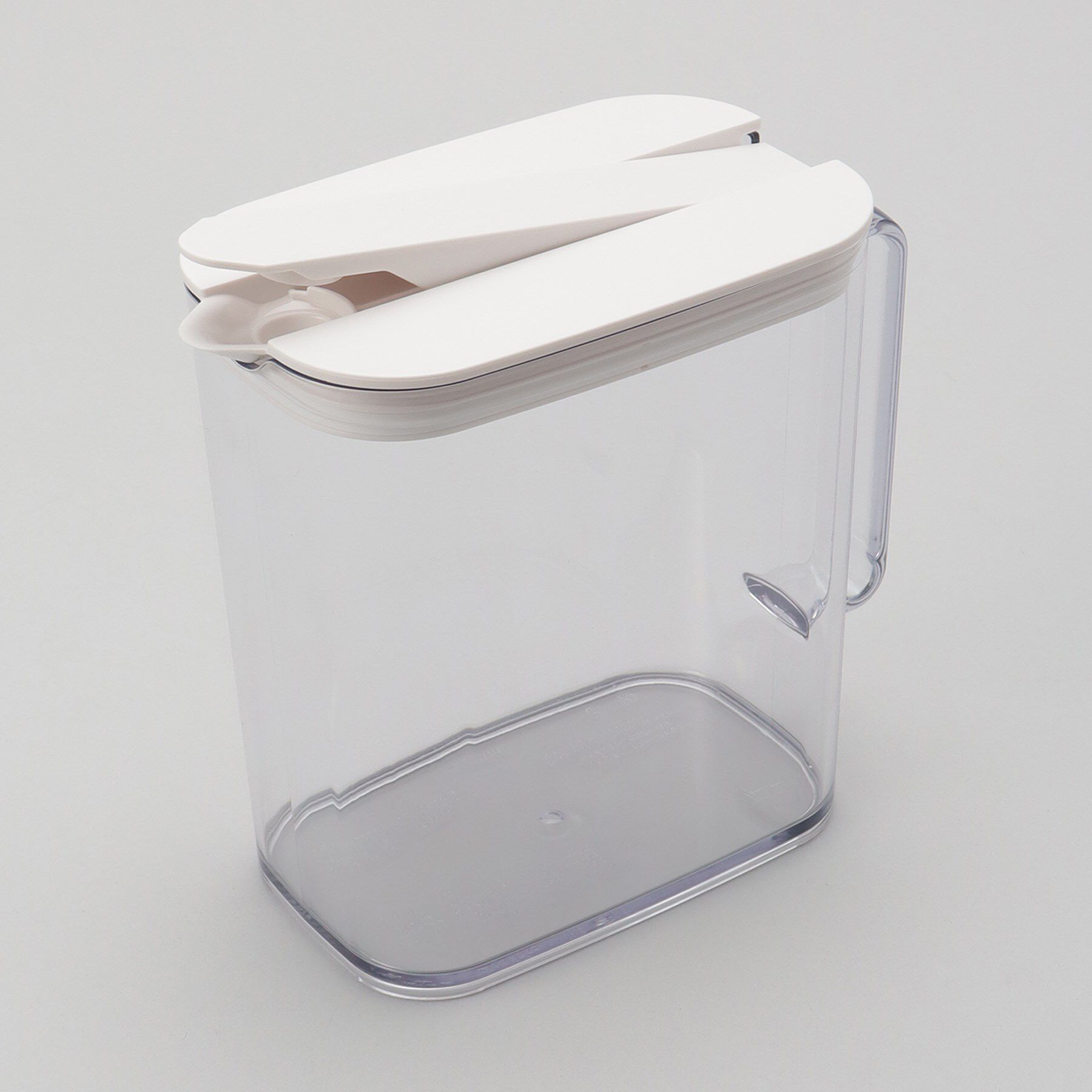 212 KITCHEN STORE「棚に収まる冷水筒 1.5L SP-151ホワイト」|グラス・マグカップ|