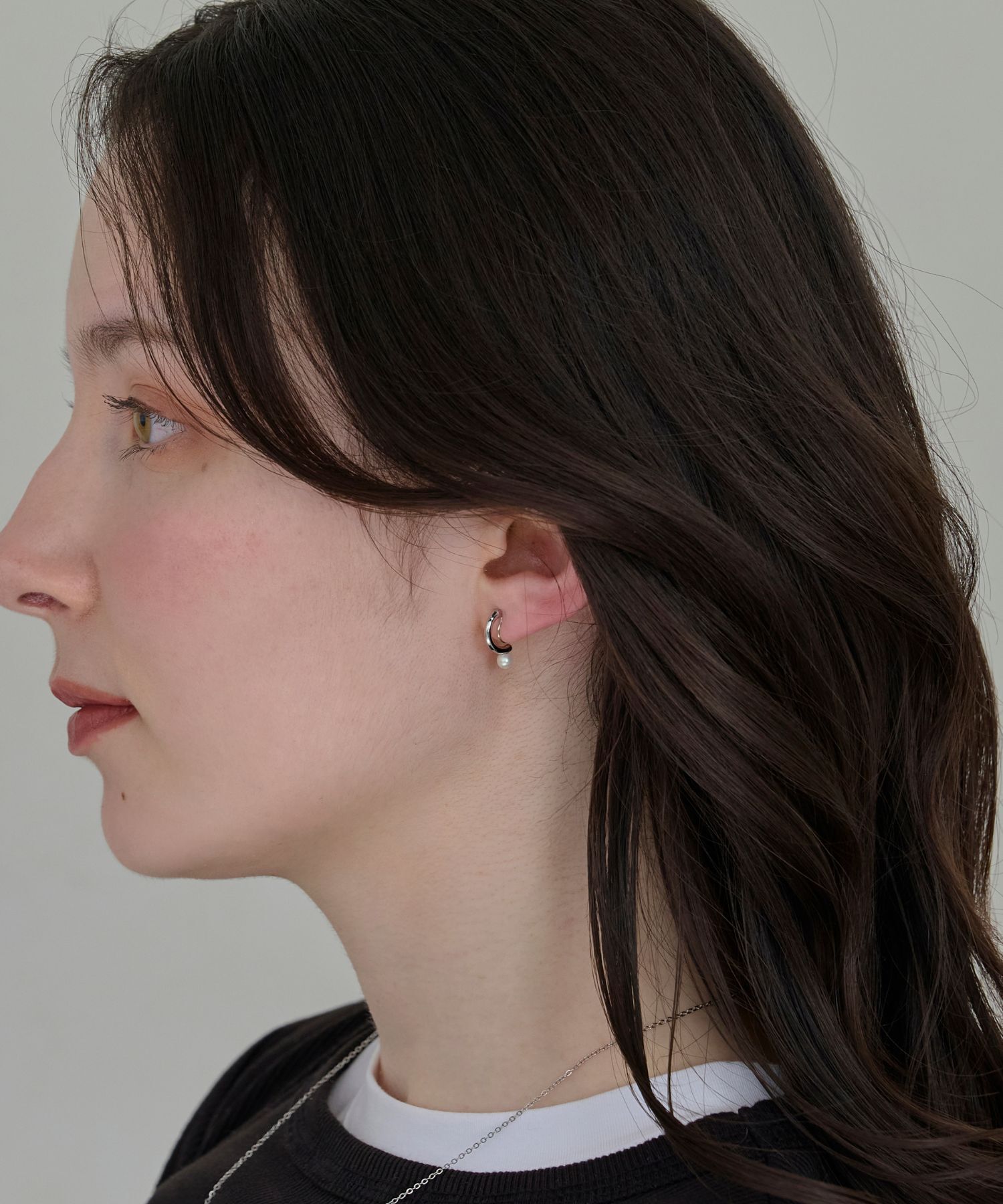 Phoebe「【痛くないシリーズ/金属アレルギー対応】パールフープライトフィットイヤリング　シルバー」|イヤリング|