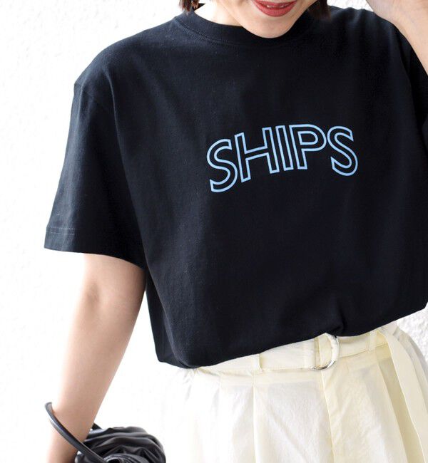 SHIPS for women「《一部追加予約》【WEB限定】 SHIPS ラウンド プリント ロゴ TEE」|Tシャツ・カットソー|