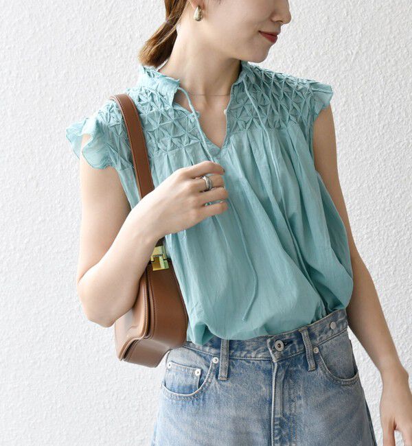 SHIPS any「SHIPS any:〈洗濯機可能〉ハンドスモッキング コットン フリル スタンドカラー ブラウス」|シャツ・ブラウス|