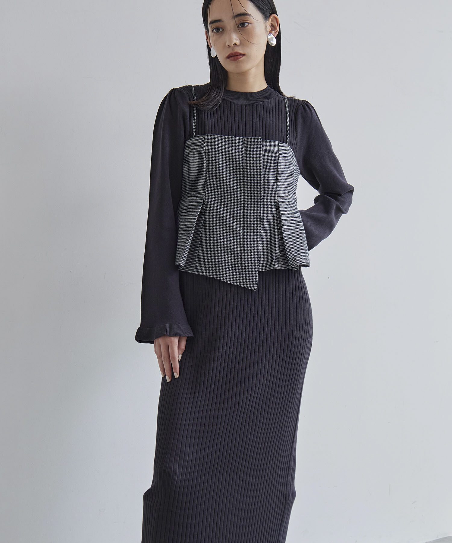 VIS「【SET】ビスチェセット裾ミニフリルリブニットワンピース」|ワンピース|ブラック系(02)