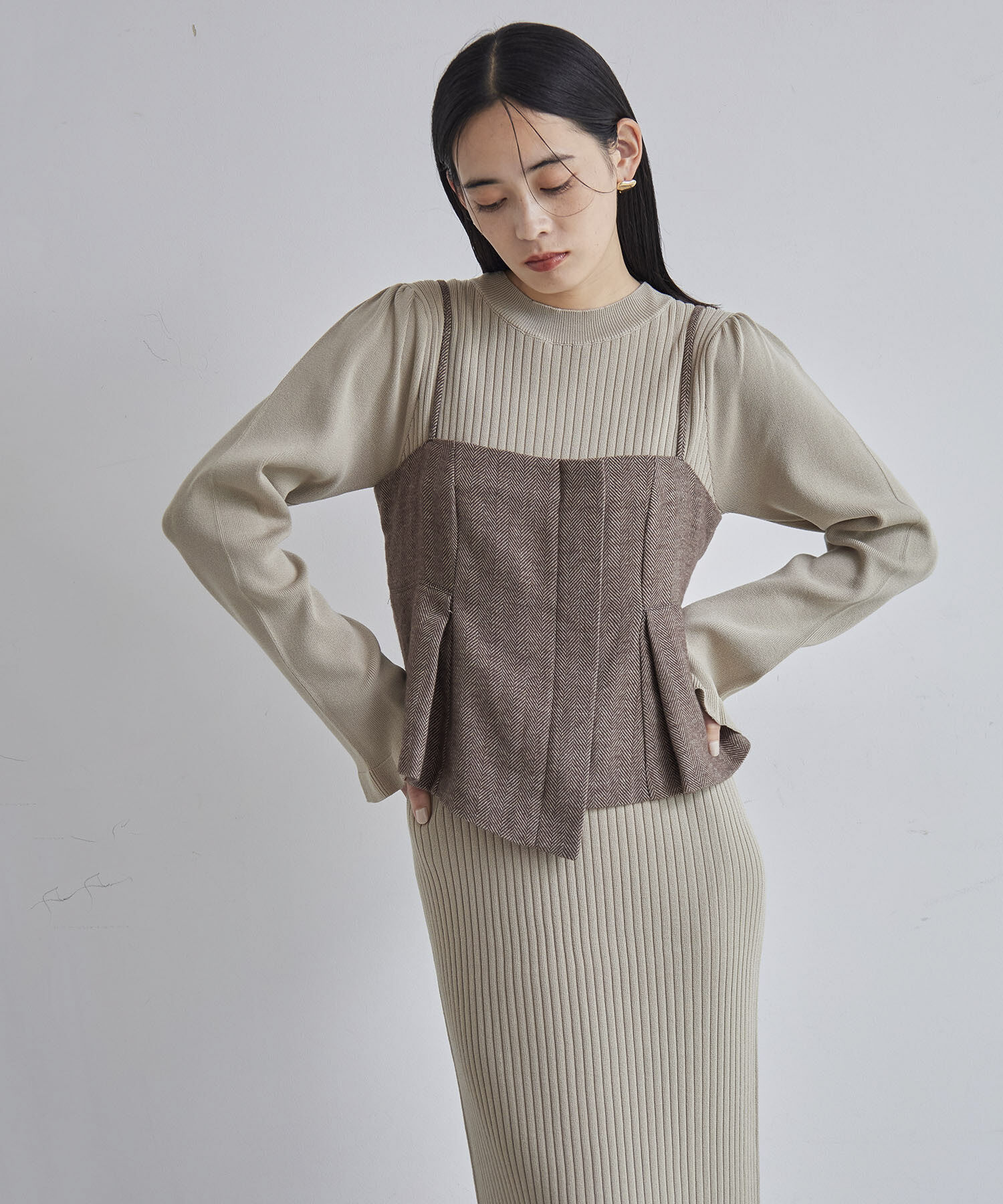 VIS「【SET】ビスチェセット裾ミニフリルリブニットワンピース」|ワンピース|ベージュ(27)