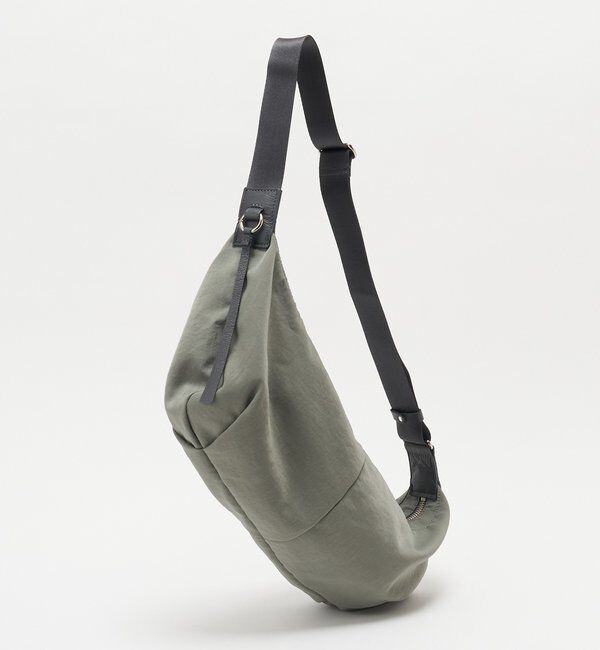  「ナイロンバナナボディバッグ」|ショルダー・メッセンジャー|