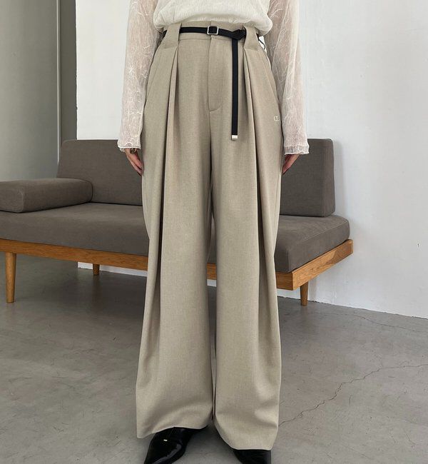  「〈C.L〉レザーベルト付変形タックパンツ」|チノ|