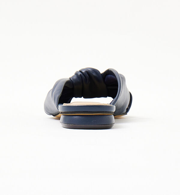 AU BANNISTER「ポインテッドツイストフラットミュール」|サンダル|