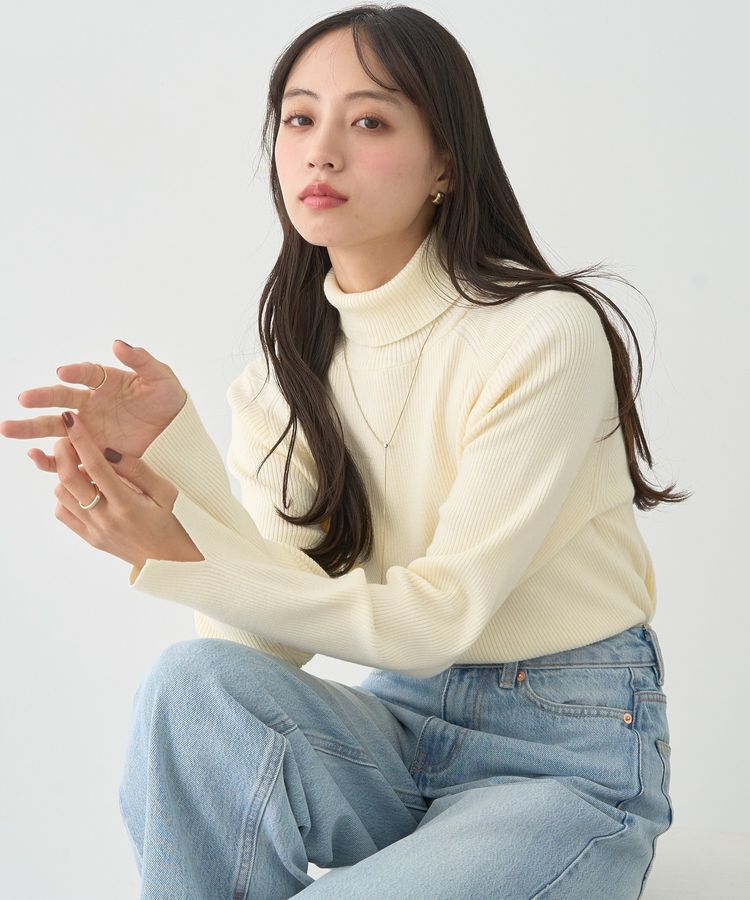 earth music&ecology「レンチング(TM)エコヴェロ(TM)(リブタートル)」|ニット・セーター|Ivory