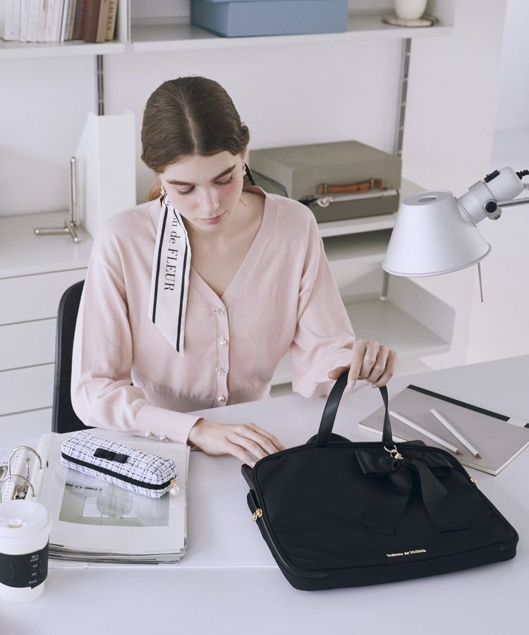 Maison de FLEUR「【PCスタンド内蔵】リボンチャーム付きPCケース」|その他|