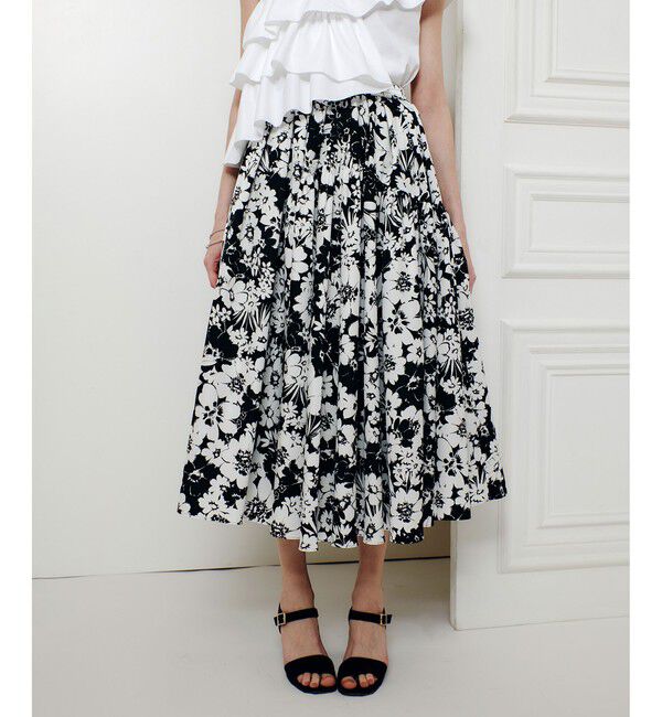 LOULOU WILLOUGHBY「WEB 一部店舗限定【LOULOU WILLOUGHBY】モノトーンフラワープリントギャザースカート」|スカート|ブラック系