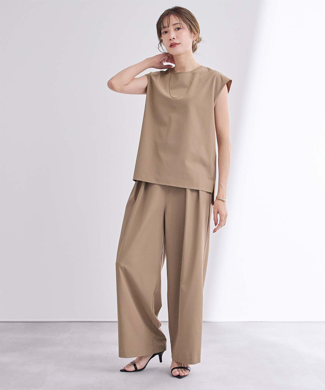 ur's「撥水ウエストゴムツータックワイドパンツ」|スラックス|