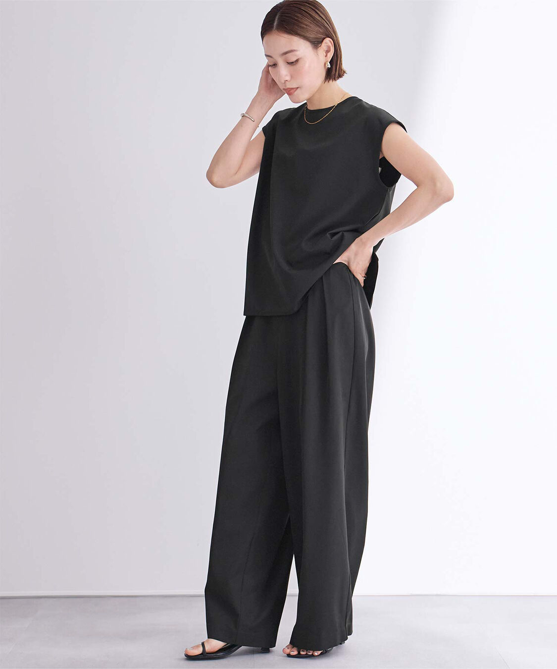 ur's「撥水ウエストゴムツータックワイドパンツ」|スラックス|