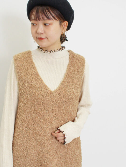 Samansa Mos2「ファンシーヤーンVネックベスト」|ダウンベスト・ベスト|ベージュ