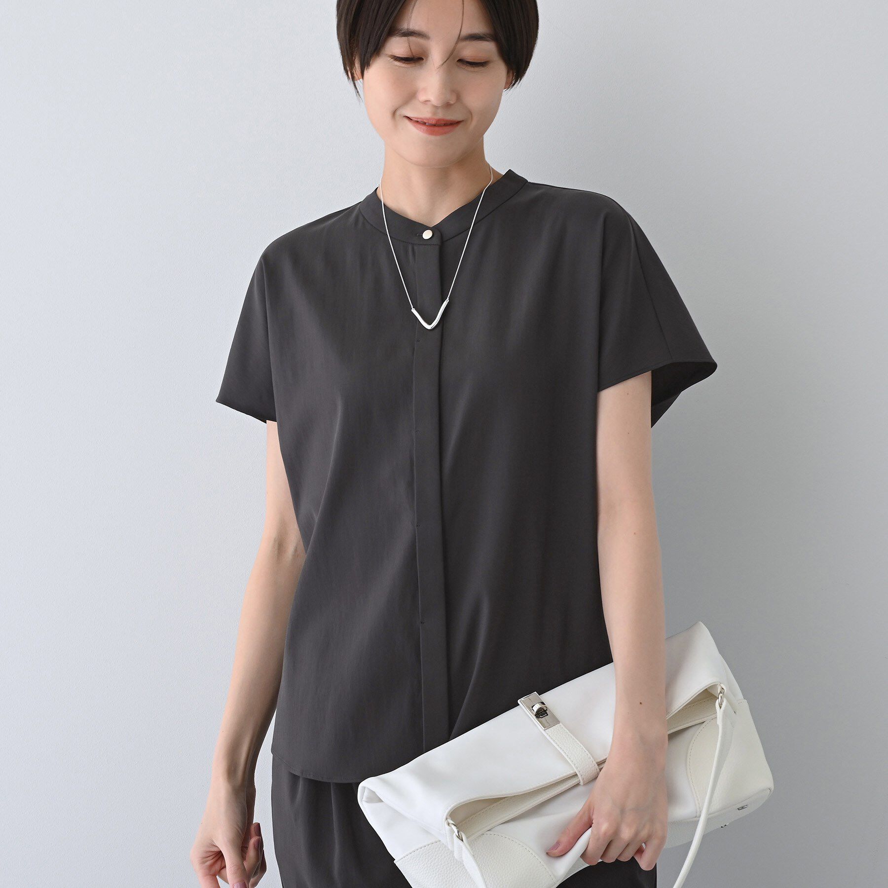 INDIVI「【洗える／SETUP可能/UVケア/接触冷感/日本製】バンドカラー半袖ブラウス」|シャツ・ブラウス|スミクロ(018)