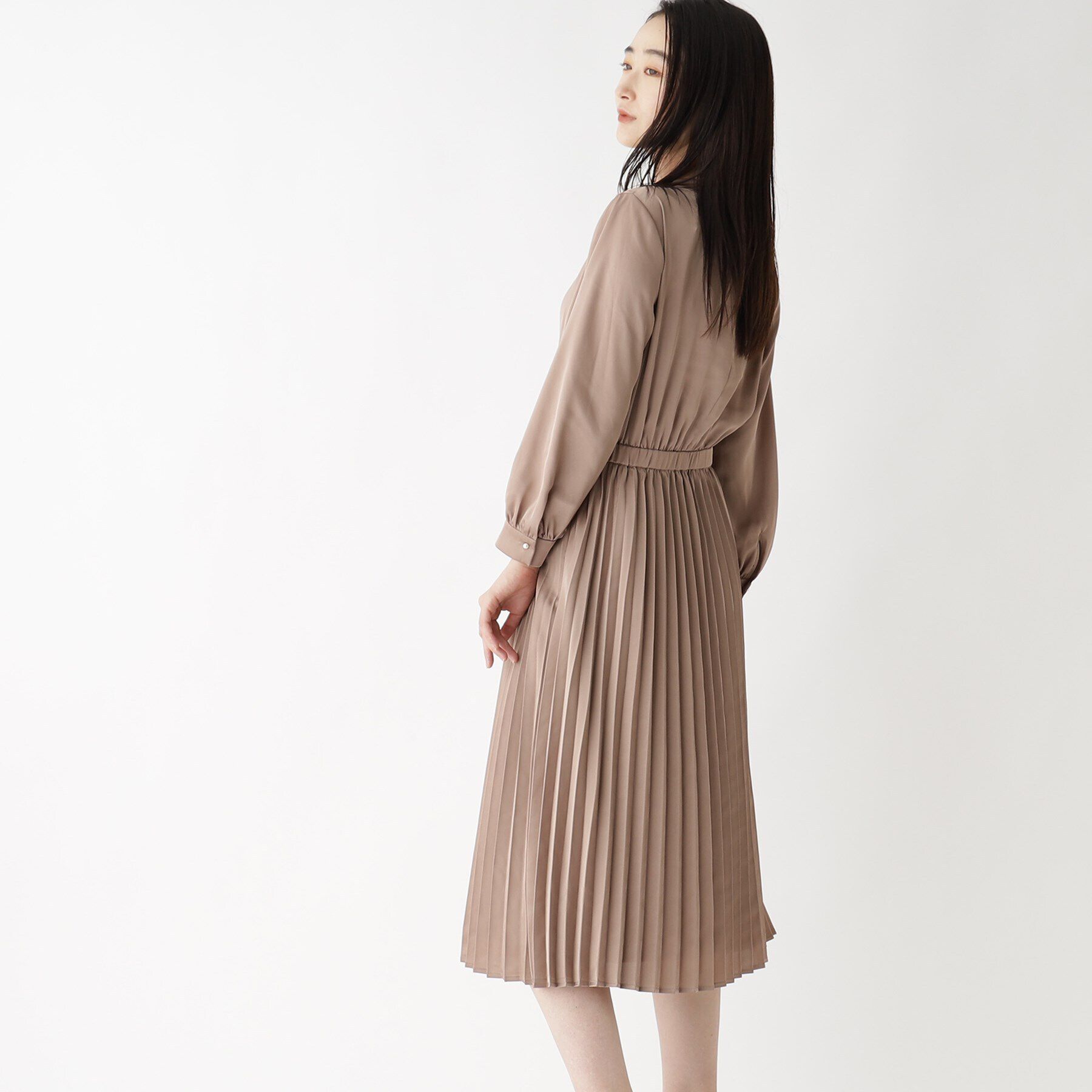 OPAQUE.CLIP「《通勤対応》 サテンプリーツワンピース【洗濯機洗い可】」|ワンピース|