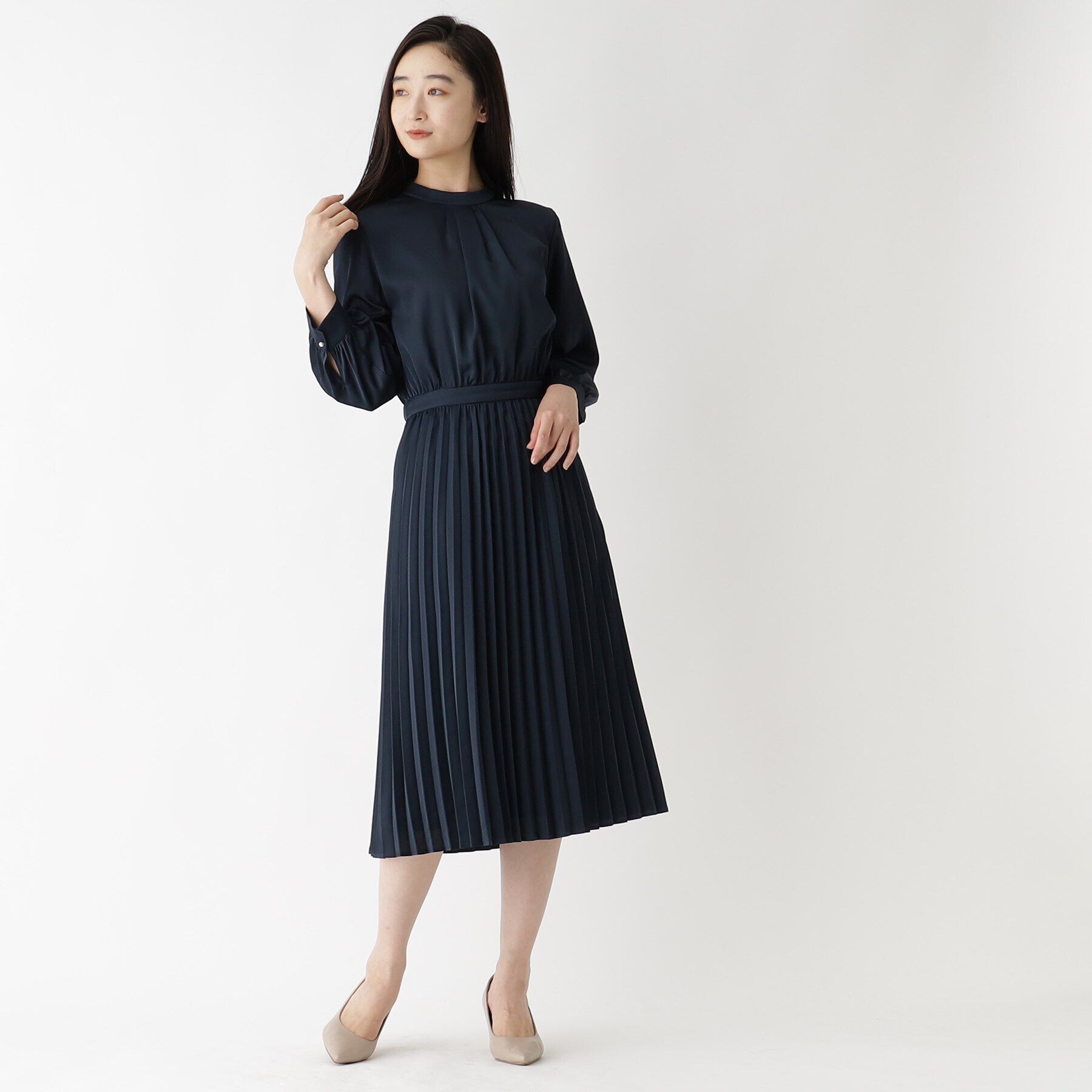 OPAQUE.CLIP「《通勤対応》 サテンプリーツワンピース【洗濯機洗い可】」|ワンピース|