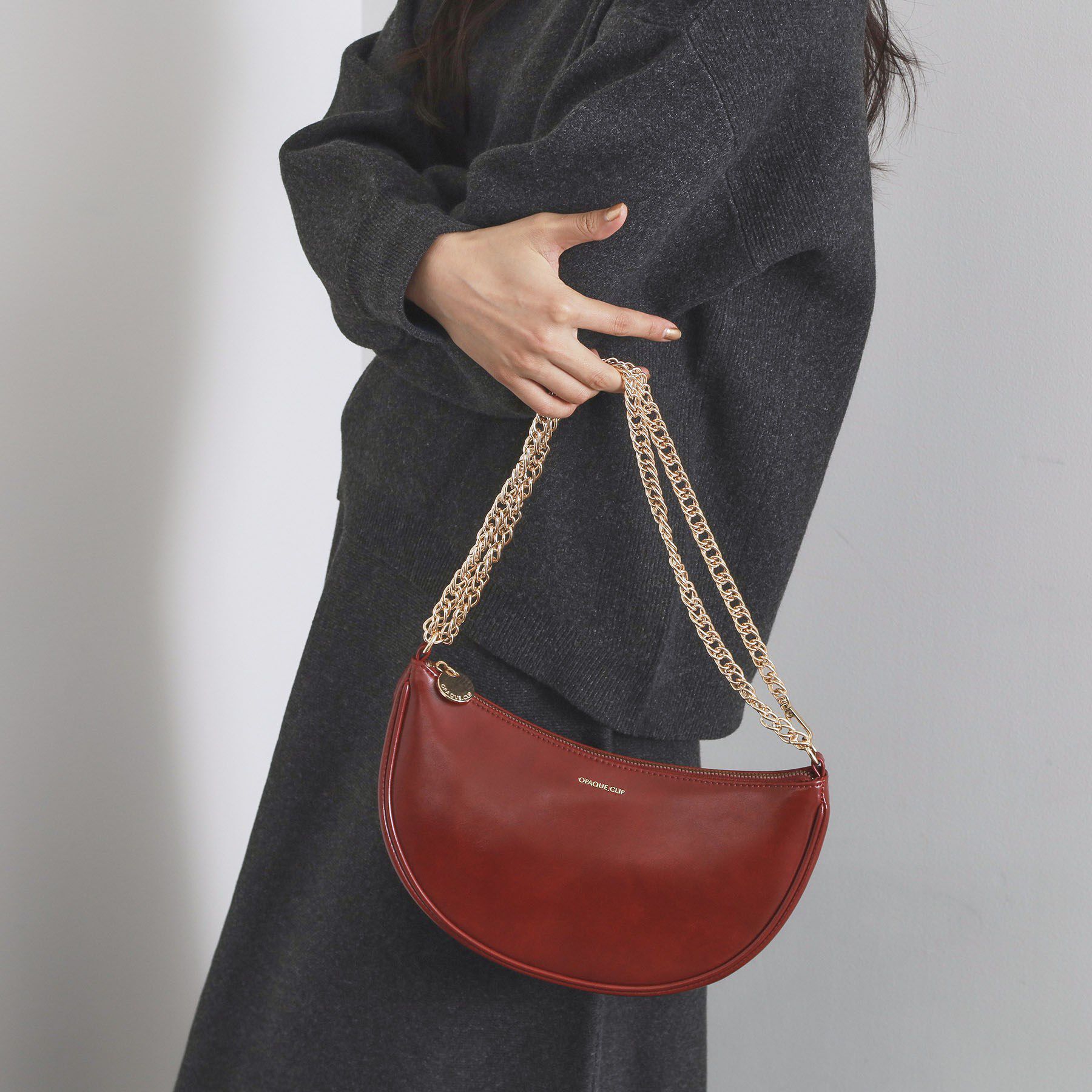 OPAQUE.CLIP「【2WAY】オイル調合皮チェーンハンドルムーンミドルバッグ」|ハンドバッグ|レッド(063)
