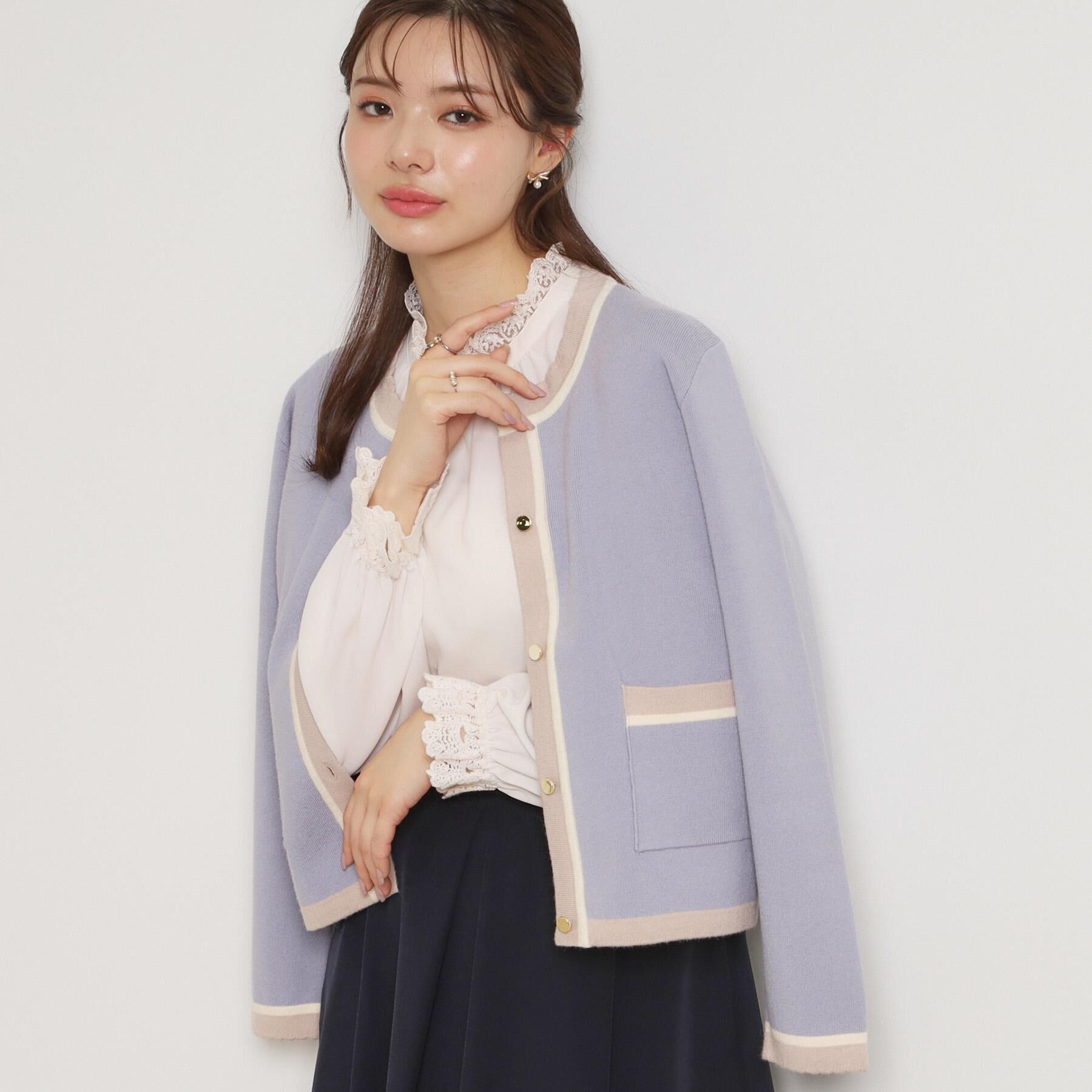 Couture broach「【ハレの日・通勤・着映え】配色 総針カーディガン」|カーディガン|ブルー(091)