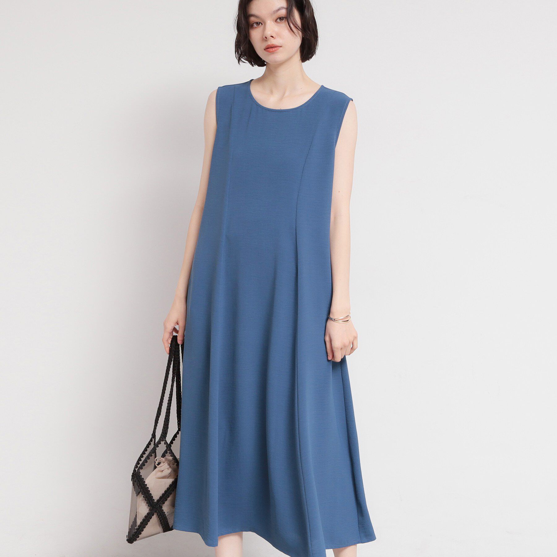 THE SHOP TK「【ひんやり／防しわ／吸水速乾／UV】美しさを1日中キープ ノースリーブフレアワンピース」|ワンピース|ブルー(093)
