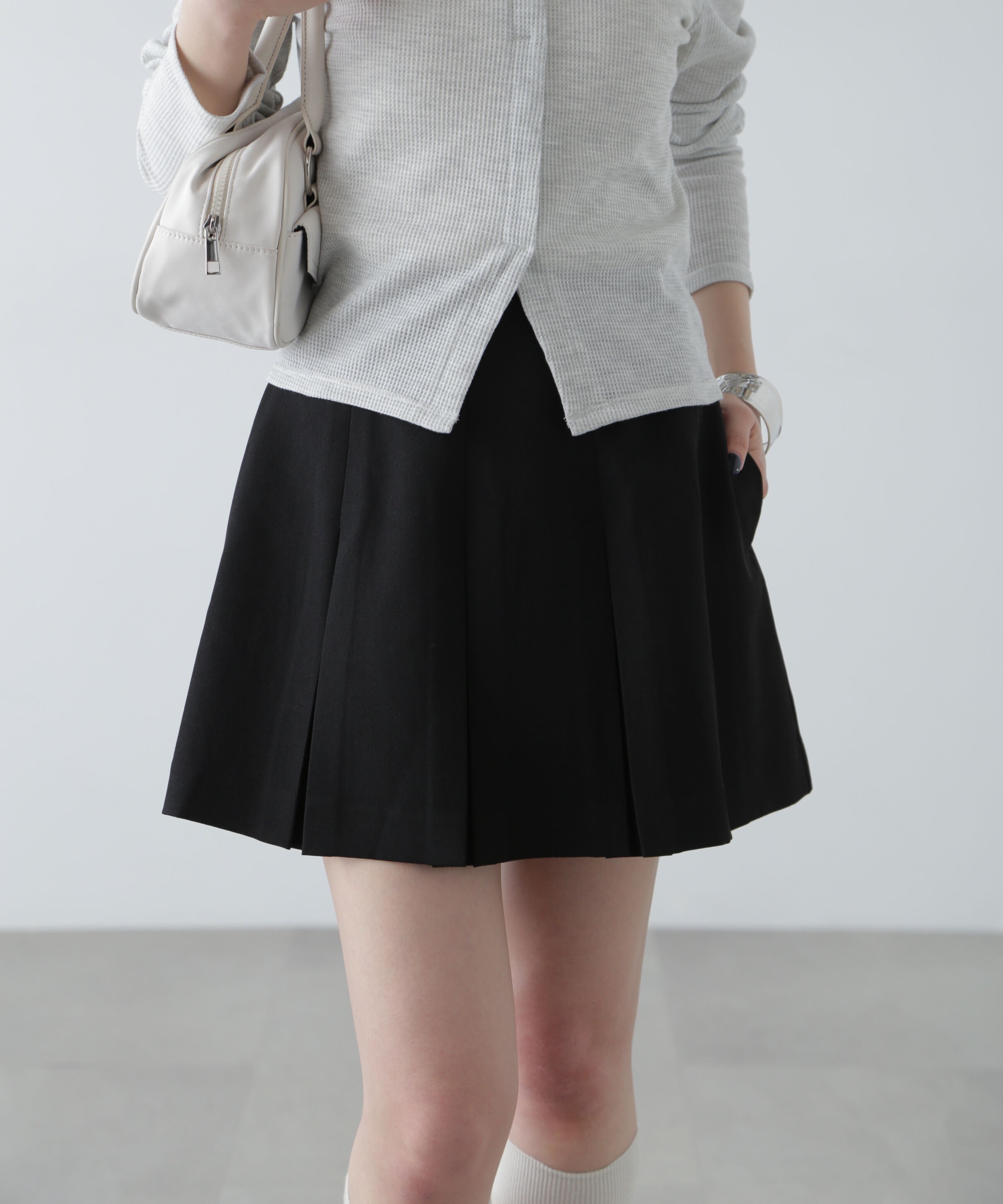  「ボックスプリーツミニスカート」|スカート|ブラック