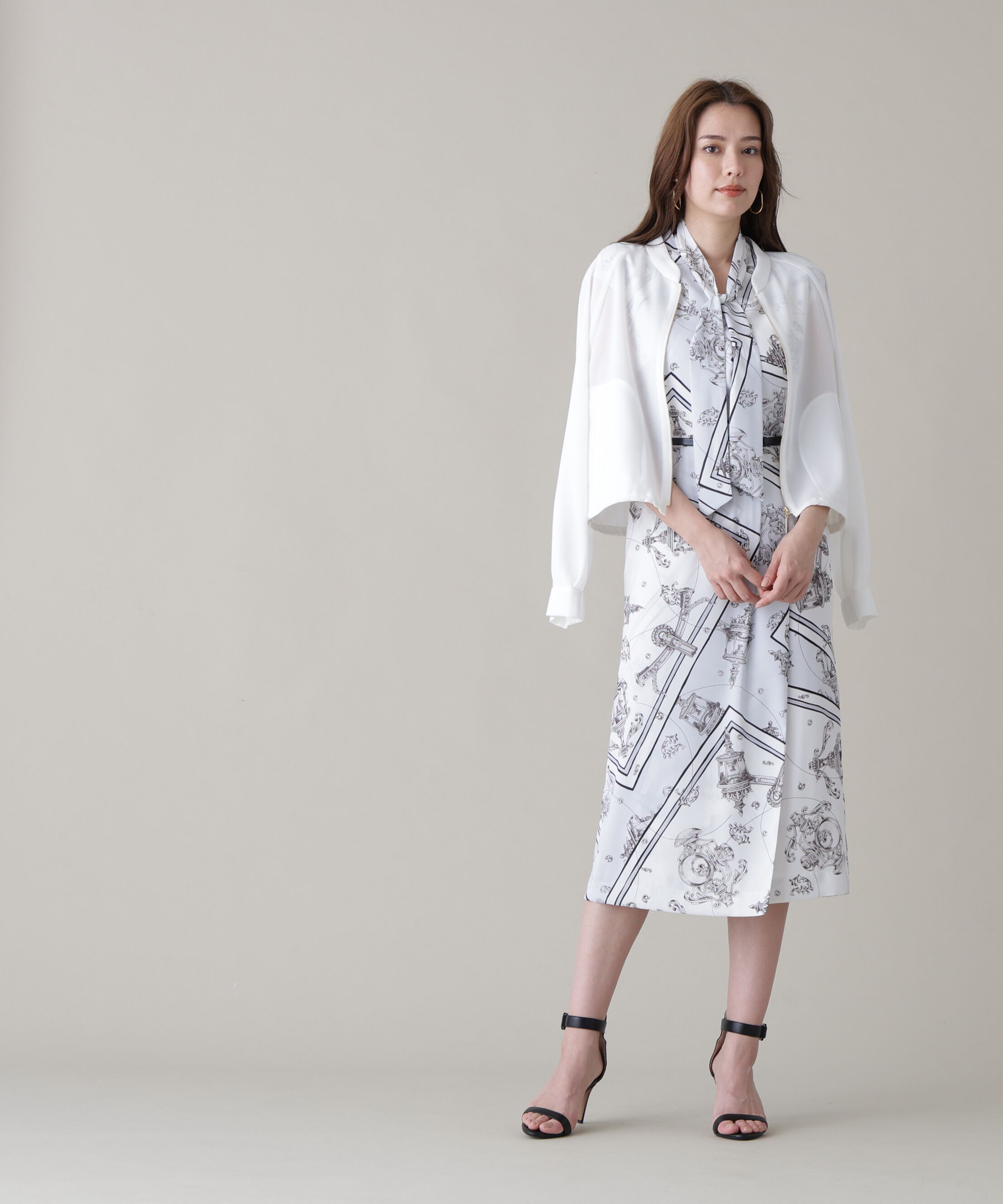  「<追加生産予約>［美香さん着用］バロックスカーフプリントワンピース」|ワンピース|