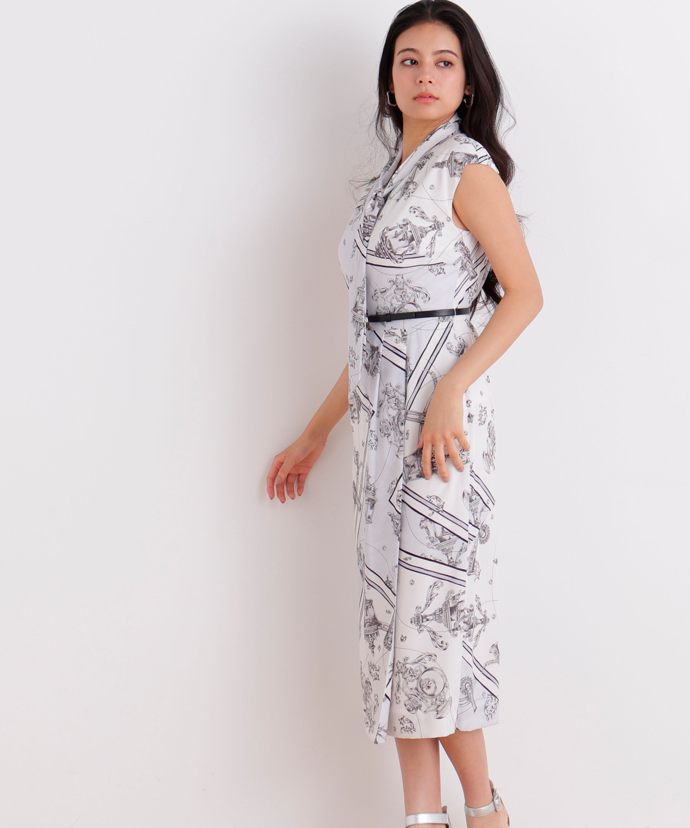  「<追加生産予約>［美香さん着用］バロックスカーフプリントワンピース」|ワンピース|