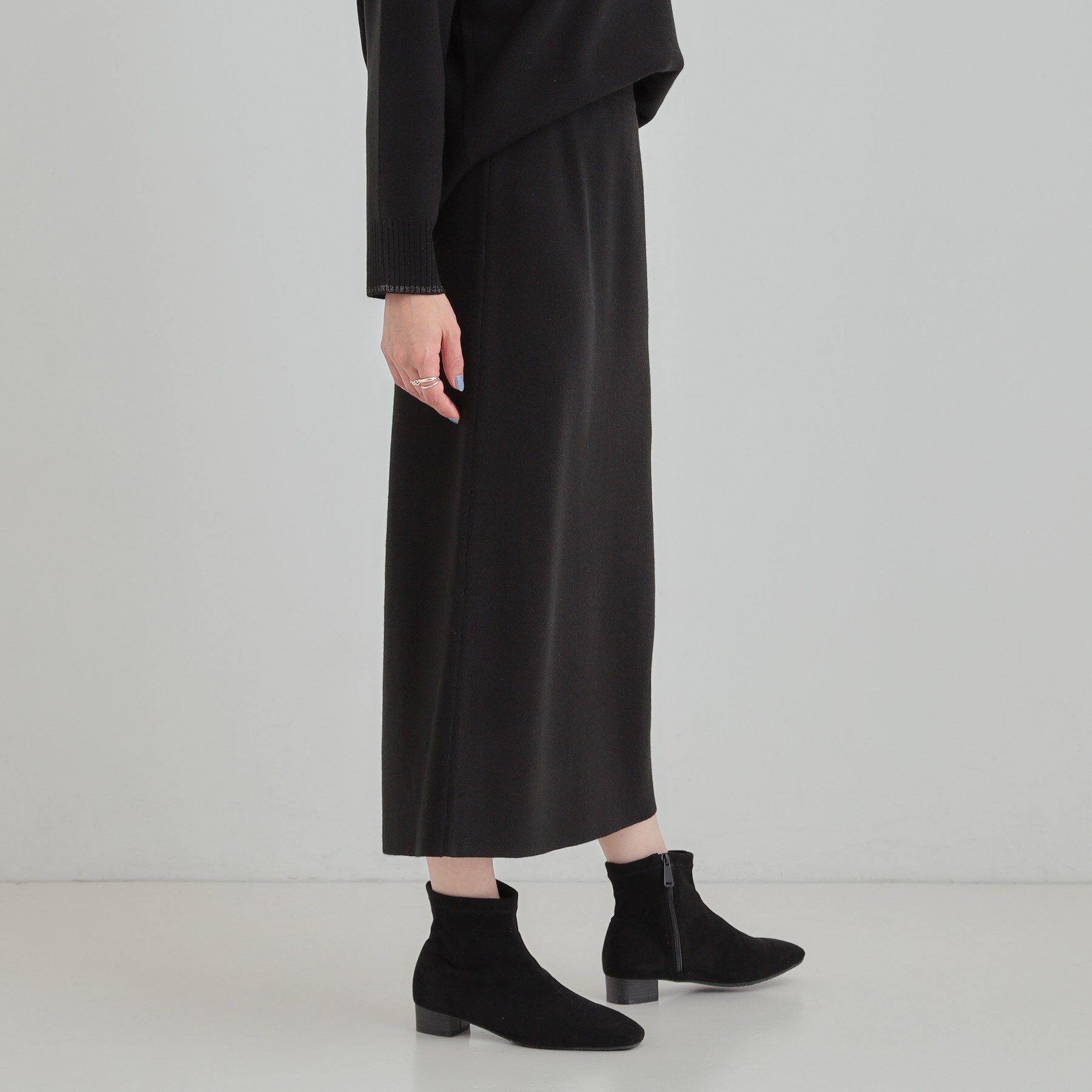 SHOO･LA･RUE「【洗濯機可/セットアップ可/毛玉になりにくい】心地よく穿ける ニットナロースカート」|スカート|